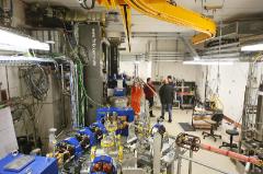 2013-02-22_06 New beamline in Cave 111b. the left branch serves MePS