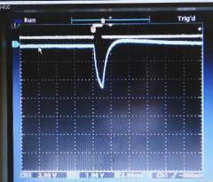 2013-02-22_52 ELBE in Macro mode (5 Hz); channel 1: machine pulse; channel 2: pulse obtained from the moderator (@ 1 MOhm); pulse height about 2.5 V