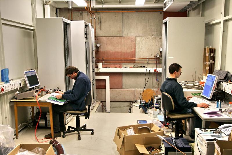 _MG_8931 Now two desks in the future positron lab