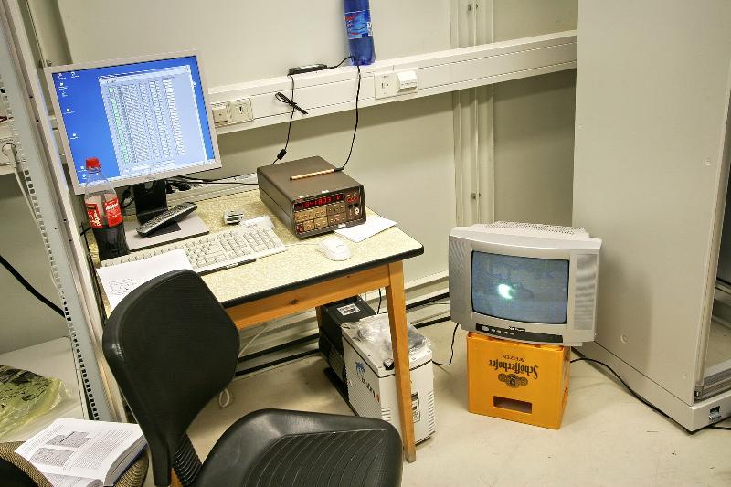 2008-07-15_03 Steering currents are set by the computer via LabView. Note the professional stand for the video screen.