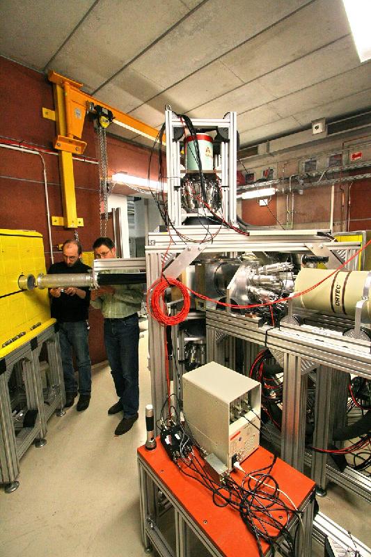 2008-12-15_06 The whole detector system in the nuclear physics cave 109