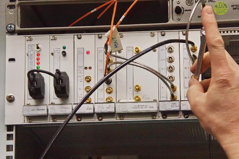 2010-11-11_21 Timing electronics. Orange wires: fibre optical cables supplying the ELBE machine pulse for timing.